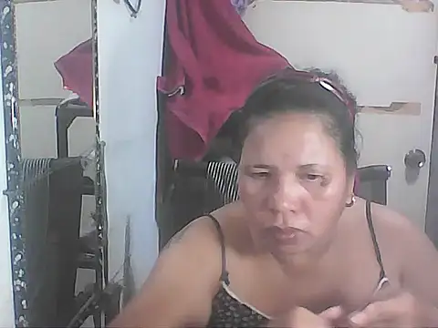 Snapshot of hotwet_mama4uxx chatting on 12-18-25, 05:46 hotwet mama4uxx online show from 12-18-25, 05:46
