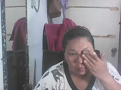 Snapshot of hotwet_mama4uxx chatting on 12-22-25, 09:39 hotwet mama4uxx online show from 12-22-25, 09:39