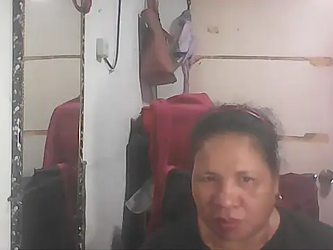 Snapshot of hotwet_mama4uxx chatting on 01-06-26, 01:37 hotwet mama4uxx online show from 01-06-26, 01:37