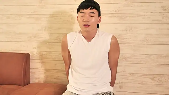 Snapshot of asiahot_liam chatting on 04-05-26, 05:26 asiahot liam online show from 04-05-26, 05:26