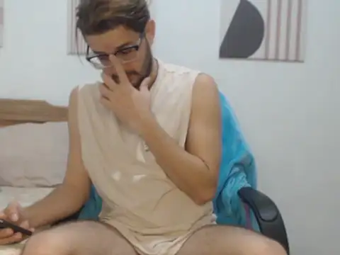 Snapshot of peterannaud chatting on 11-15-25, 11:07 peterannaud online show from 11-15-25, 11:07