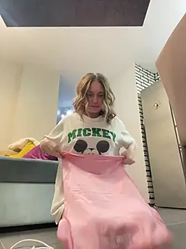 Snapshot of Chel_sea_ chatting on 12-15-24, 10:37 Chel sea online show from 12-15-24, 10:37