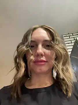 Snapshot of Chel_sea_ chatting on 01-12-25, 01:00 Chel sea online show from 01-12-25, 01:00