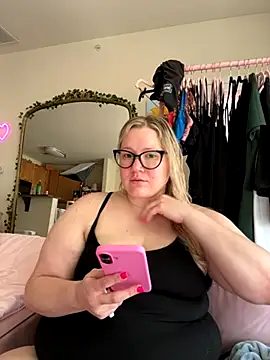 PiggyRose online show from 10-19-25, 06:08