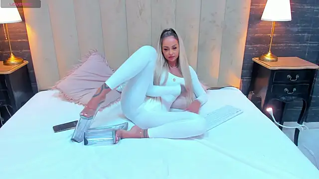 Snapshot of MelanieLexxx chatting on 12-19-24, 06:45 MelanieLexxx online show from 12-19-24, 06:45