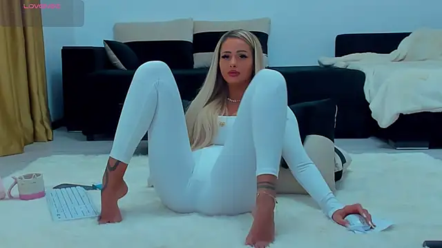 Snapshot of MelanieLexxx chatting on 01-01-25, 01:27 MelanieLexxx online show from 01-01-25, 01:27