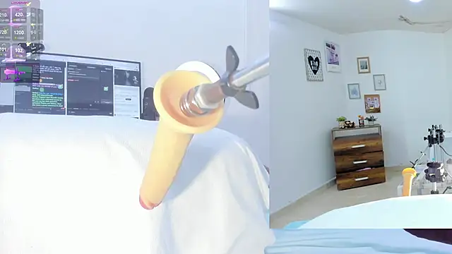 sofi velez online show from 09-28-25, 06:02