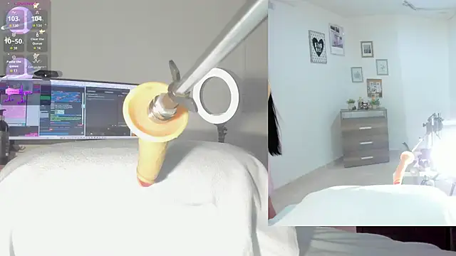 sofi velez online show from 10-11-25, 05:22