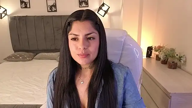 Catalinaa martinez online show from 11-22-25, 03:49