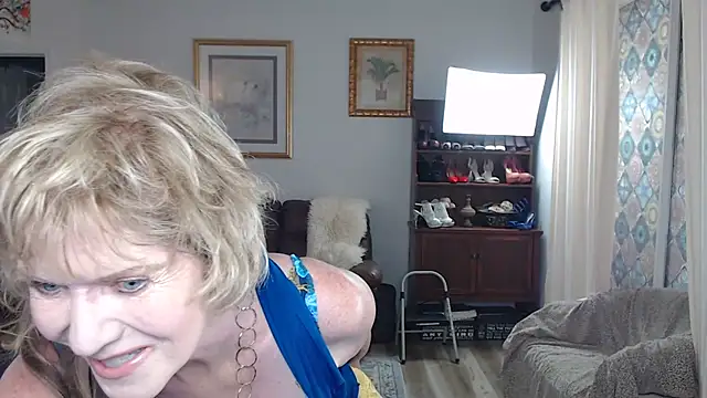 Snapshot of SindeeDix chatting on 09-26-25, 06:45 SindeeDix online show from 09-26-25, 06:45