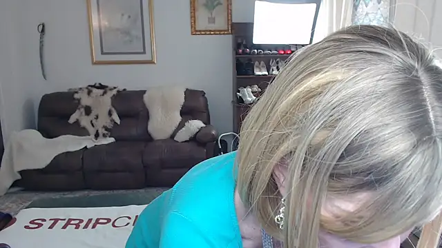 Snapshot of SindeeDix chatting on 10-22-25, 07:13 SindeeDix online show from 10-22-25, 07:13