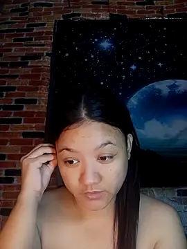 Snapshot of Urchanel chatting on 04-28-26, 11:10 Urchanel online show from 04-28-26, 11:10