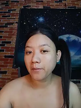 Snapshot of Urchanel chatting on 05-15-26, 12:17 Urchanel online show from 05-15-26, 12:17