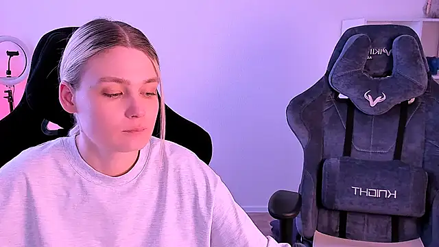 Snapshot of hotblonds chatting on 12-13-24, 08:09 hotblonds online show from 12-13-24, 08:09