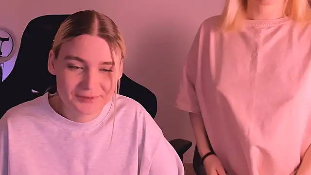 Snapshot of hotblonds chatting on 12-31-24, 02:36 hotblonds online show from 12-31-24, 02:36