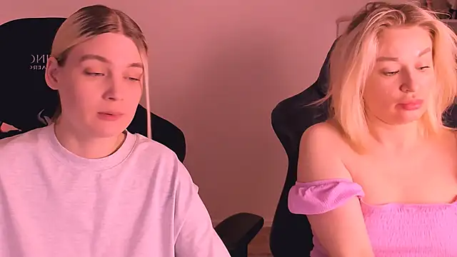 Snapshot of hotblonds chatting on 01-01-25, 01:37 hotblonds online show from 01-01-25, 01:37