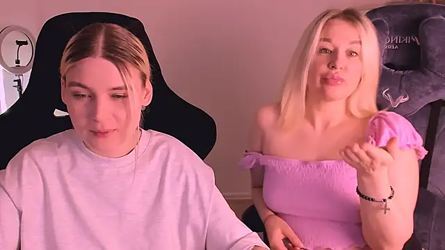 Snapshot of hotblonds chatting on 01-02-25, 04:35 hotblonds online show from 01-02-25, 04:35