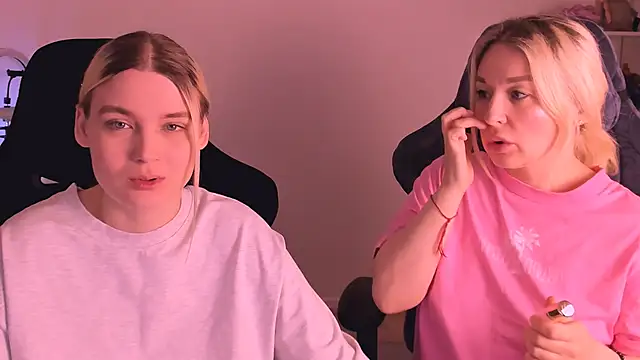 Snapshot of hotblonds chatting on 01-03-25, 02:30 hotblonds online show from 01-03-25, 02:30