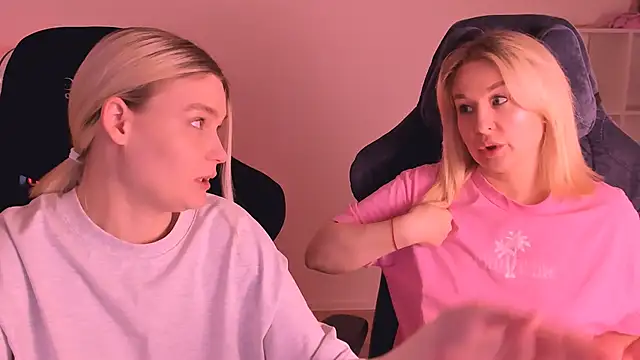 Snapshot of hotblonds chatting on 01-03-25, 06:57 hotblonds online show from 01-03-25, 06:57