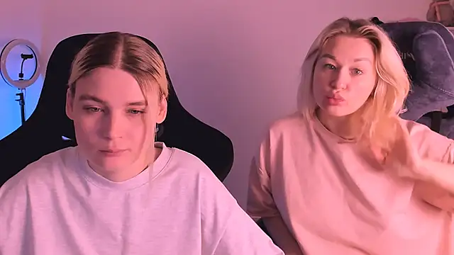 Snapshot of hotblonds chatting on 01-05-25, 03:34 hotblonds online show from 01-05-25, 03:34