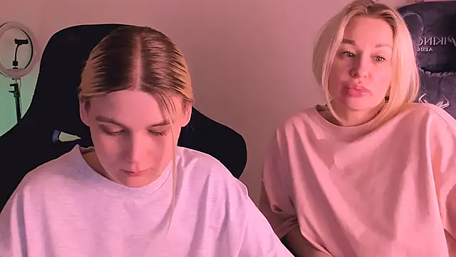 Snapshot of hotblonds chatting on 01-06-25, 02:04 hotblonds online show from 01-06-25, 02:04