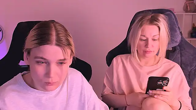 Snapshot of hotblonds chatting on 01-06-25, 05:08 hotblonds online show from 01-06-25, 05:08