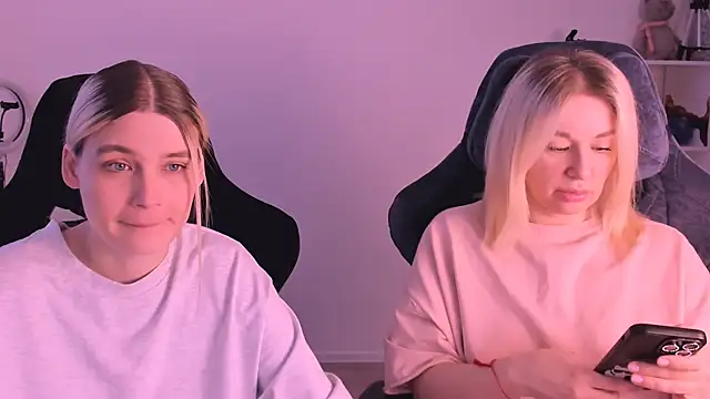 Snapshot of hotblonds chatting on 01-07-25, 12:41 hotblonds online show from 01-07-25, 12:41