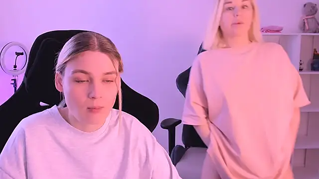 Snapshot of hotblonds chatting on 01-12-25, 10:12 hotblonds online show from 01-12-25, 10:12