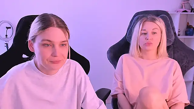 Snapshot of hotblonds chatting on 01-13-25, 10:03 hotblonds online show from 01-13-25, 10:03