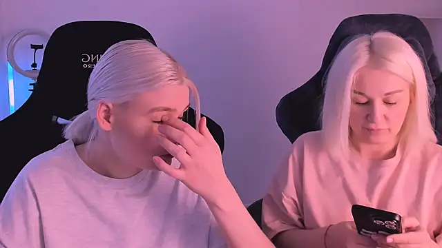 Snapshot of hotblonds chatting on 01-27-25, 09:55 hotblonds online show from 01-27-25, 09:55