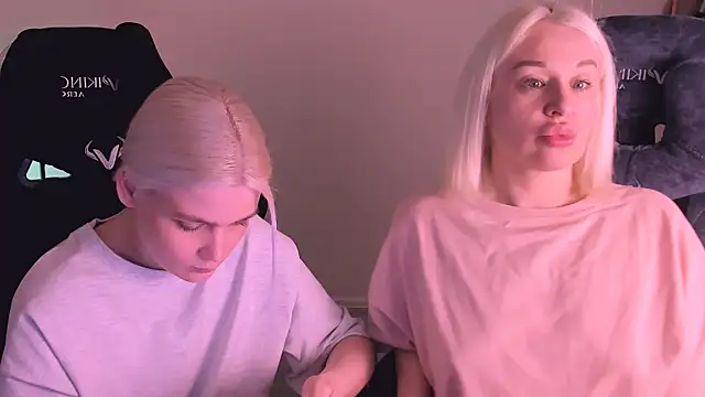 Snapshot of hotblonds chatting on 01-27-25, 05:26 hotblonds online show from 01-27-25, 05:26