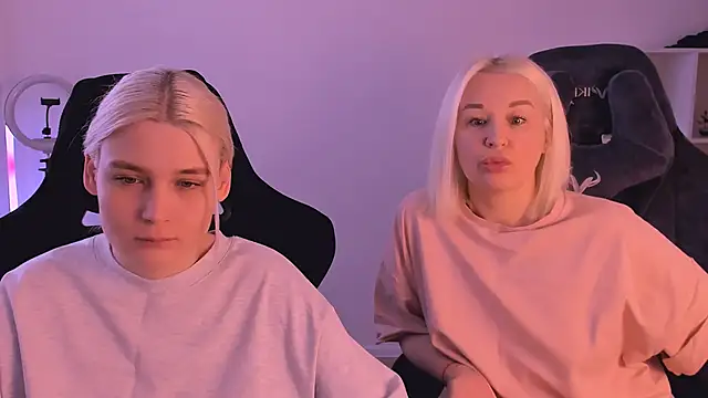 Snapshot of hotblonds chatting on 02-03-25, 12:14 hotblonds online show from 02-03-25, 12:14