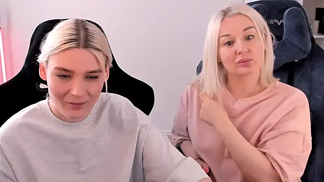 Snapshot of hotblonds chatting on 02-23-25, 10:17 hotblonds online show from 02-23-25, 10:17