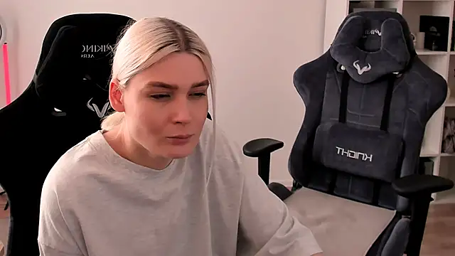 Snapshot of hotblonds chatting on 02-23-25, 01:21 hotblonds online show from 02-23-25, 01:21