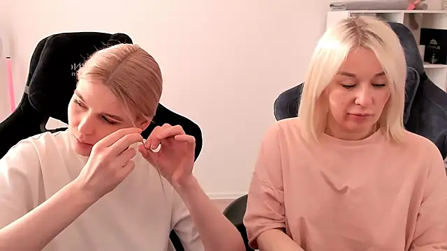 Snapshot of hotblonds chatting on 03-07-25, 02:01 hotblonds online show from 03-07-25, 02:01