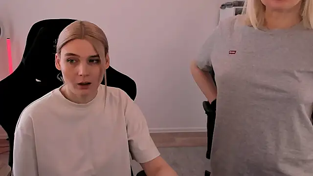 Snapshot of hotblonds chatting on 03-10-25, 10:15 hotblonds online show from 03-10-25, 10:15