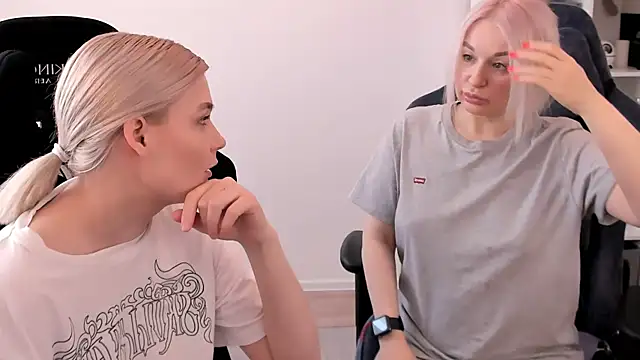 Snapshot of hotblonds chatting on 03-17-25, 10:17 hotblonds online show from 03-17-25, 10:17