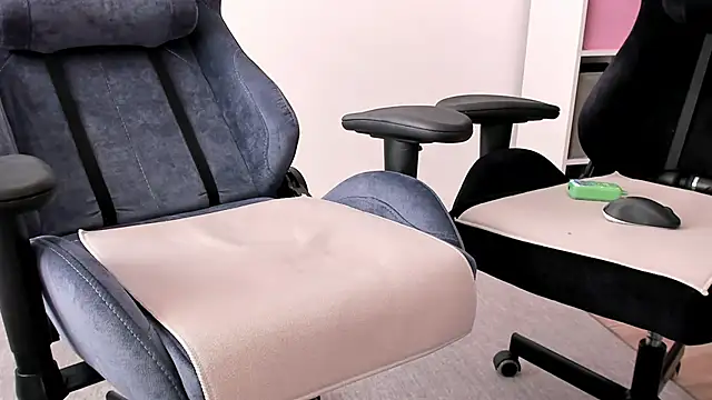 Snapshot of hotblonds chatting on 03-22-25, 01:08 hotblonds online show from 03-22-25, 01:08