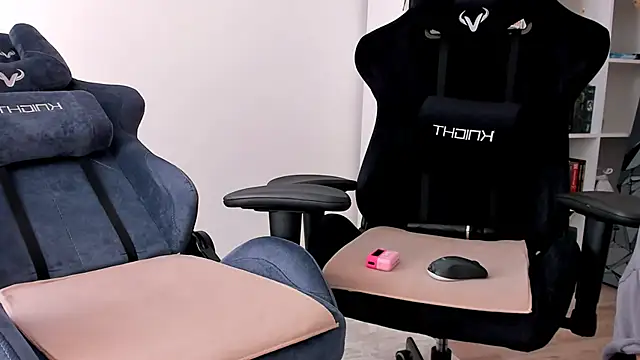 Snapshot of hotblonds chatting on 10-09-25, 11:19 hotblonds online show from 10-09-25, 11:19