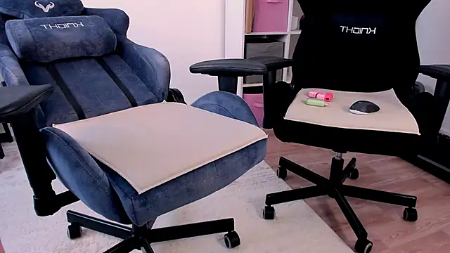 Snapshot of hotblonds chatting on 02-02-26, 12:15 hotblonds online show from 02-02-26, 12:15