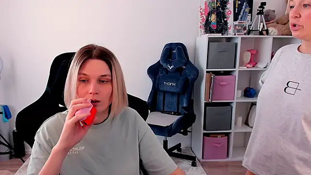 Snapshot of hotblonds chatting on 03-13-26, 11:28 hotblonds online show from 03-13-26, 11:28