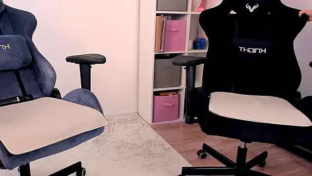 Snapshot of hotblonds chatting on 03-19-26, 11:47 hotblonds online show from 03-19-26, 11:47