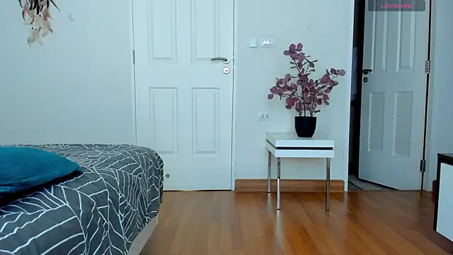 Snapshot of BritneyHall chatting on 12-11-24, 05:43 BritneyHall online show from 12-11-24, 05:43