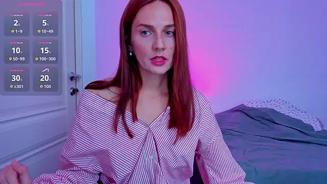 Snapshot of BritneyHall chatting on 10-01-25, 09:37 BritneyHall online show from 10-01-25, 09:37