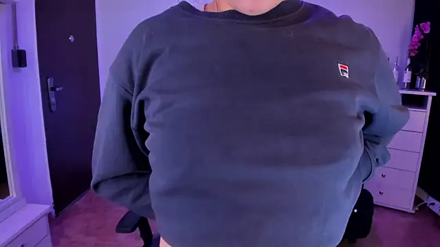 Amaia Daniells online show from 01-07-25, 03:35