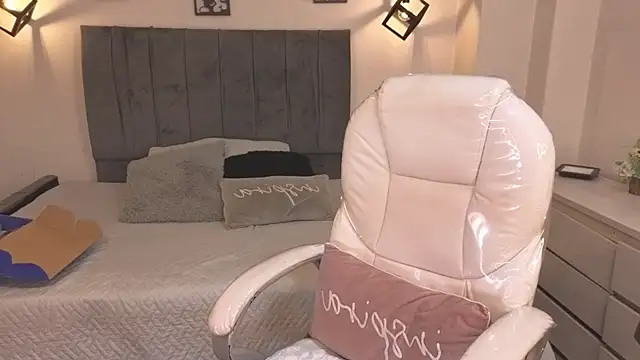 Amaia Daniells online show from 03-17-26, 01:25