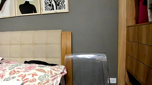 Snapshot of Ash_milk chatting on 05-21-26, 02:07 Ash milk online show from 05-21-26, 02:07