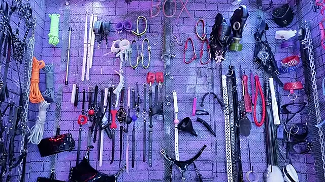 PANDORANEZZ online show from 06-18-26, 12:00