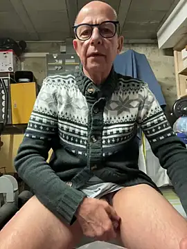 Snapshot of Relnnet chatting on 12-04-24, 10:30 Relnnet online show from 12-04-24, 10:30