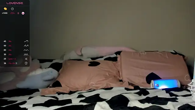 YaraAveiri online show from 01-24-25, 04:17